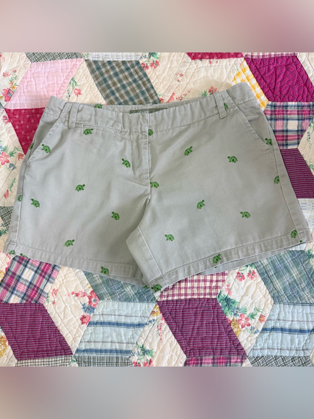 J.Crew Chino Shorts Size 4 Embroidered Turtles Sage Khaki Preppy Vintage Y2K